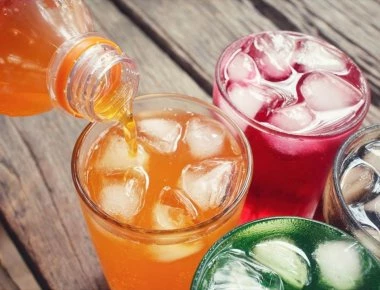 Τι συμβαίνει στον οργανισμό κάθε φορά που πίνετε έστω και ένα αναψυκτικό;